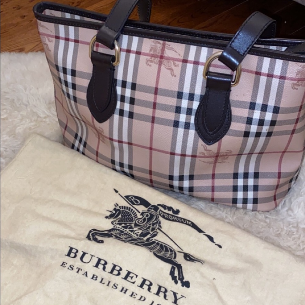 Authentic medium size shoulder Burberry bag